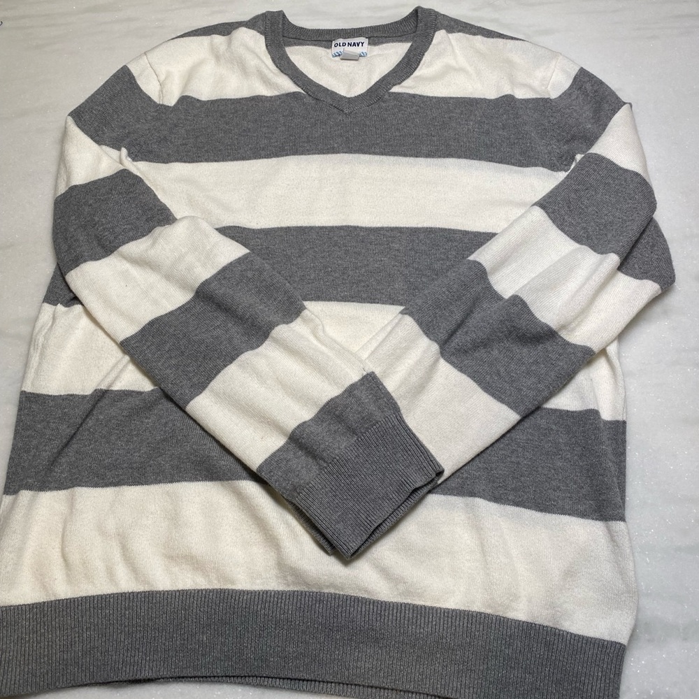Old navy v neck sweater